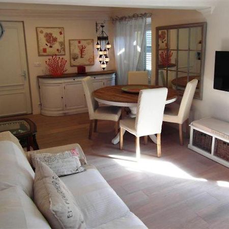 Charming Corner Abode With Castle Views Διαμέρισμα Νίκαια Εξωτερικό φωτογραφία